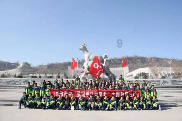 比利时农民封锁高速公路 抗议欧盟农业政策